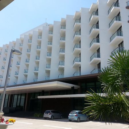 Tsix5 Quarter Hotel Pattaya Exterior foto