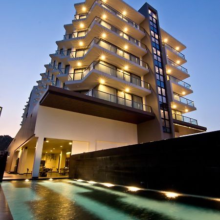 Tsix5 Quarter Hotel Pattaya Exterior foto