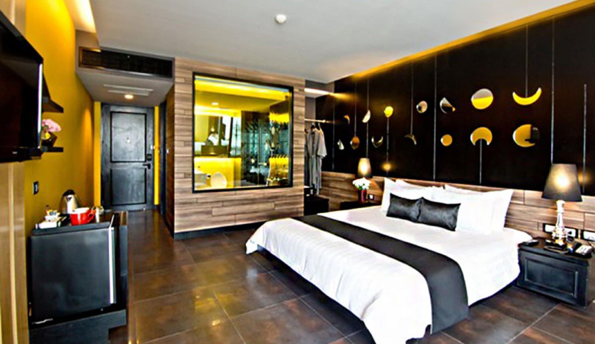 Tsix5 Quarter Hotel Pattaya Exterior foto