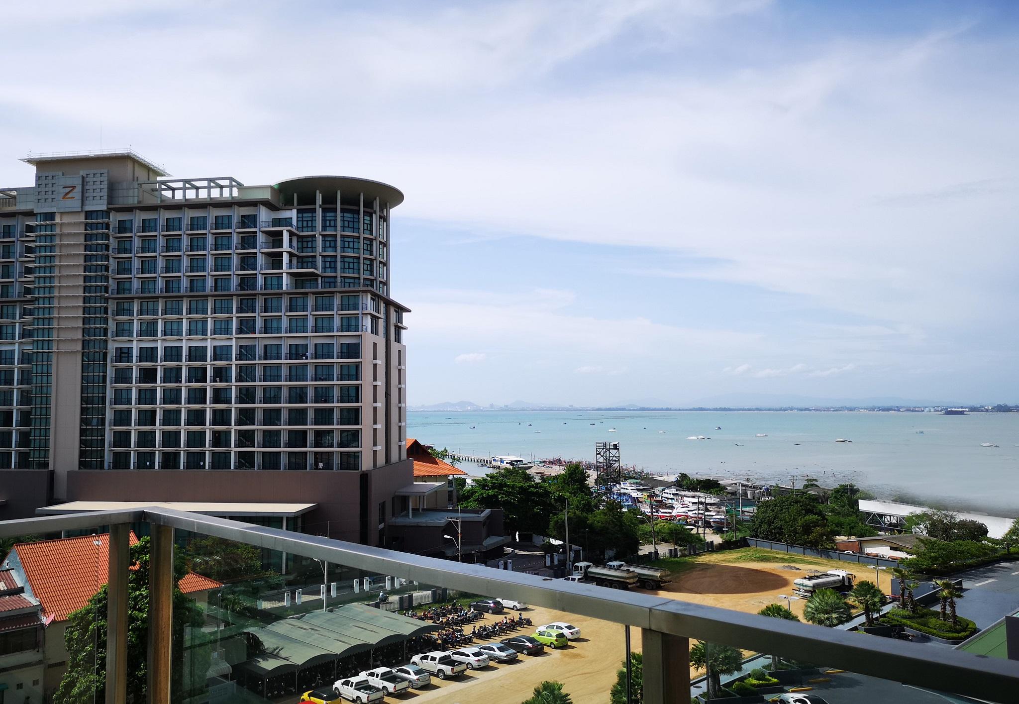 Tsix5 Quarter Hotel Pattaya Exterior foto