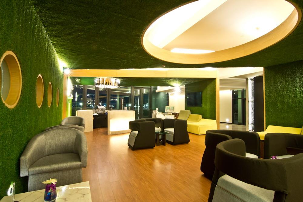 Tsix5 Quarter Hotel Pattaya Exterior foto