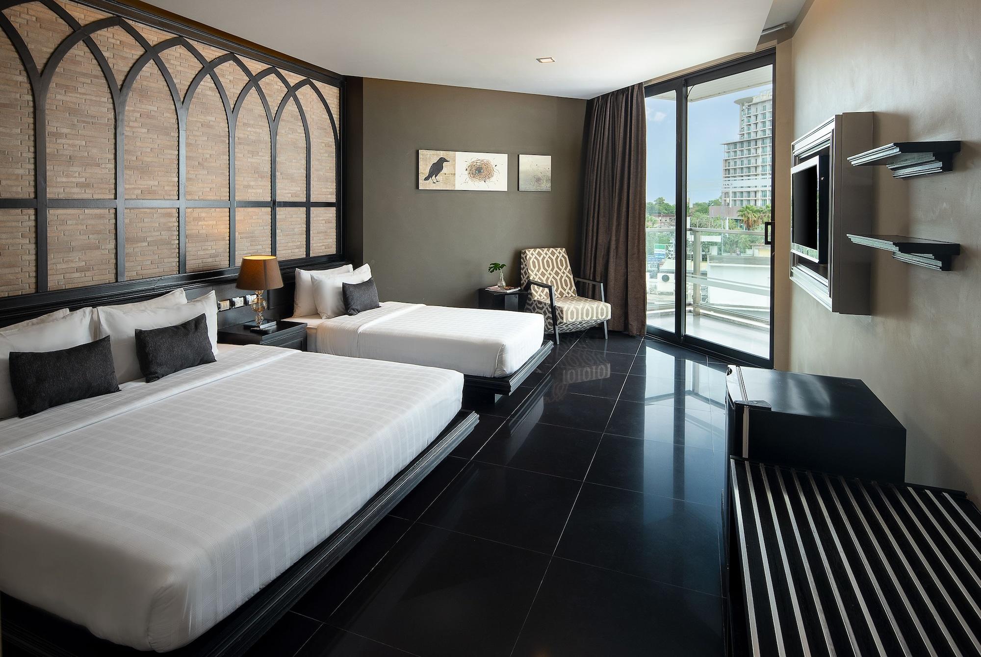 Tsix5 Quarter Hotel Pattaya Exterior foto