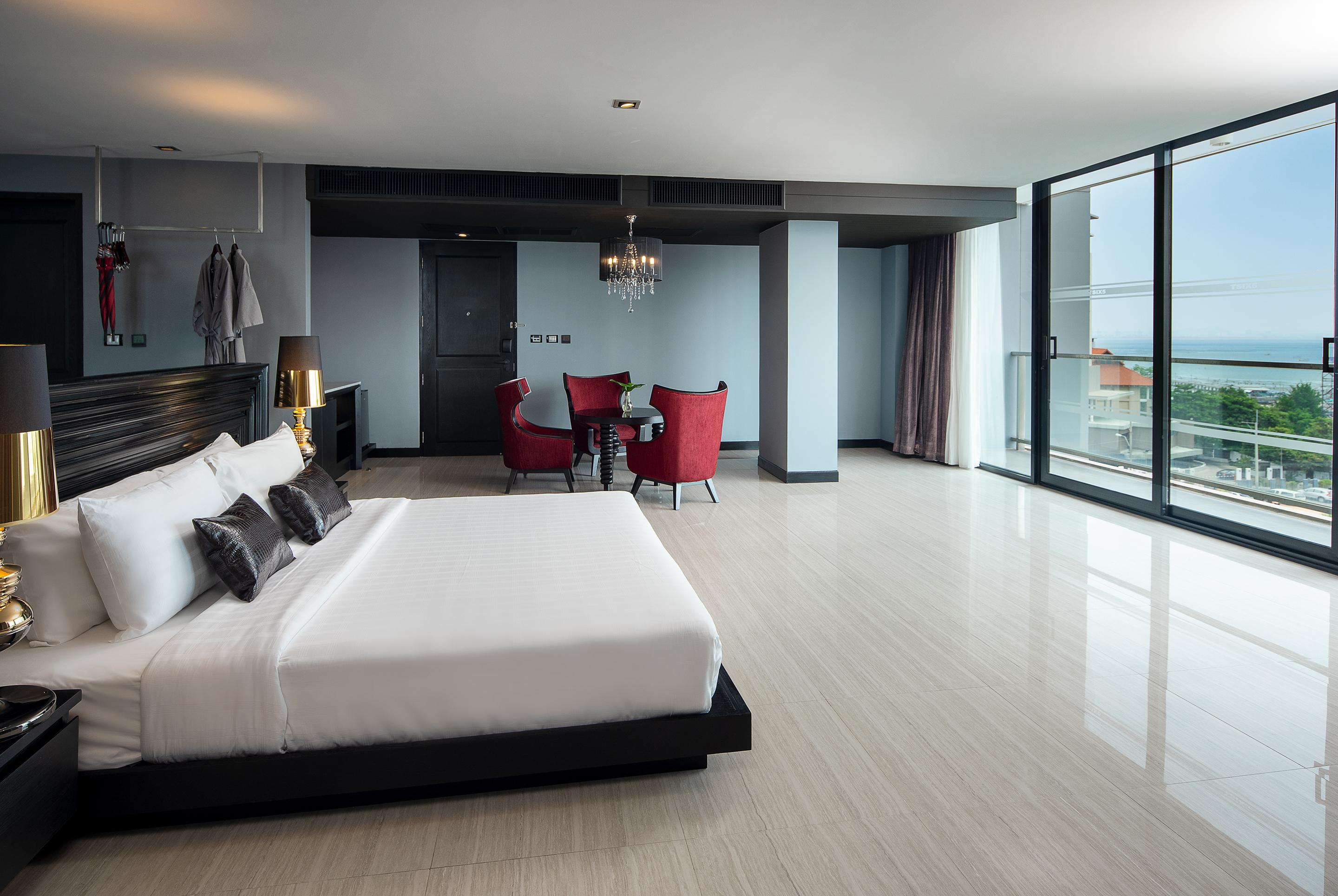 Tsix5 Quarter Hotel Pattaya Exterior foto