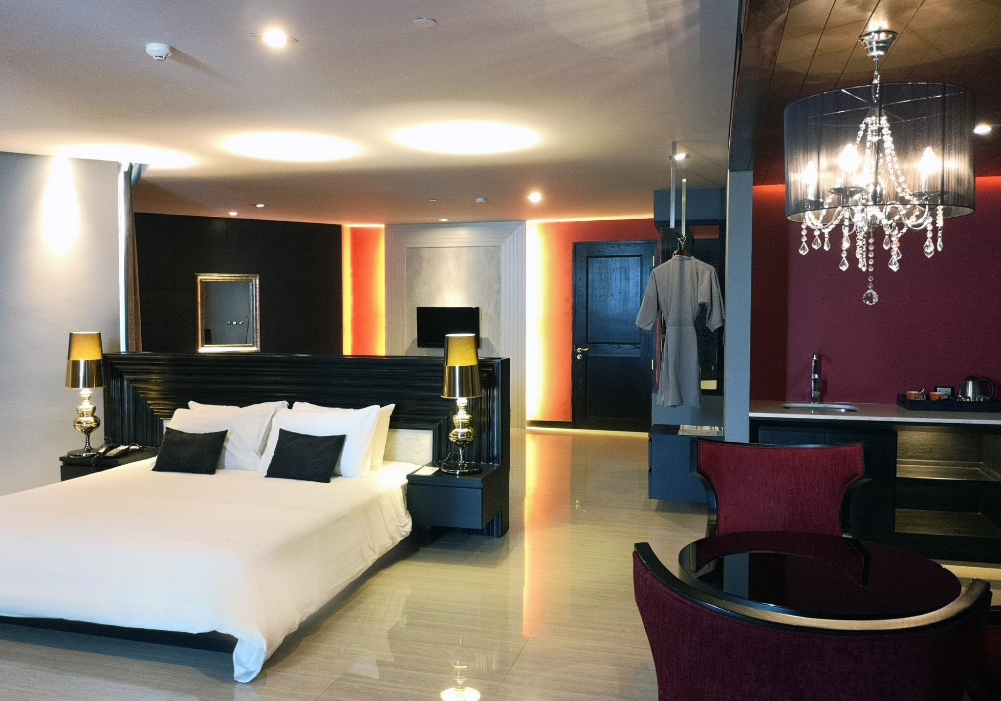 Tsix5 Quarter Hotel Pattaya Exterior foto